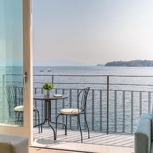 luxury-lake-view-apartments.it-lombardy.com/